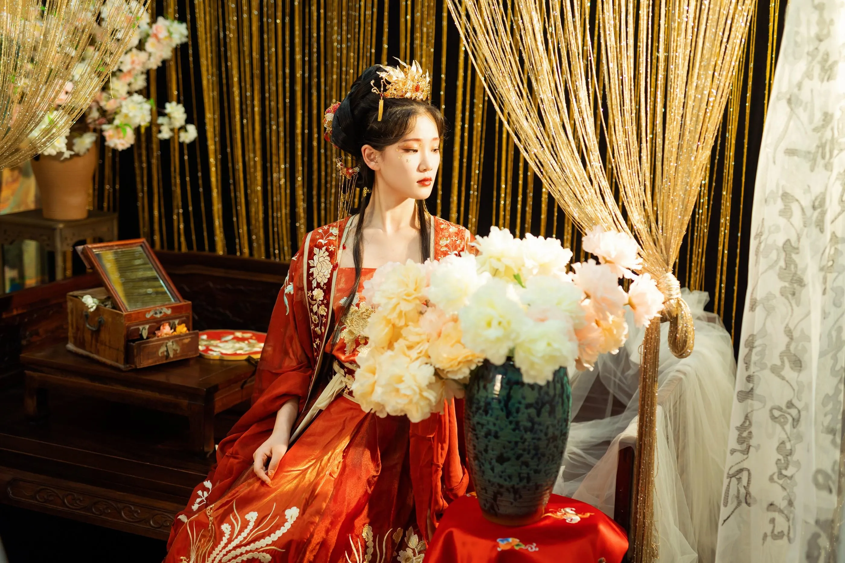 [YITUYU艺图语]2022.09.05 红衣娘子 相望回首喵喵喵 [48P]插图3
